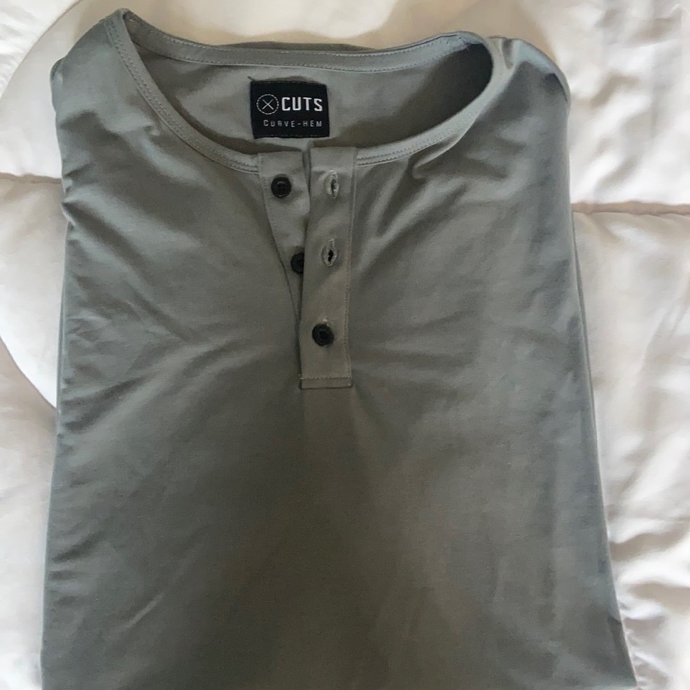Cuts grey T